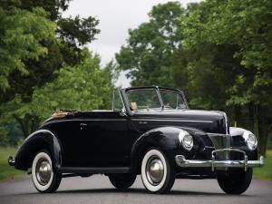 Ford V8 Deluxe Convertible Coupe